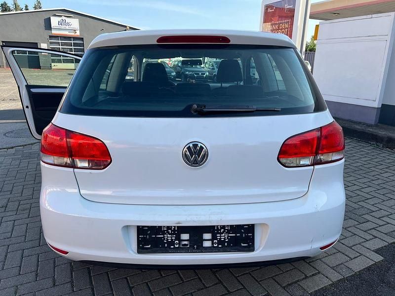 Gebraucht VW Golf VII Trendline 80 PS (58 kW) 2012 Weiß Limousine