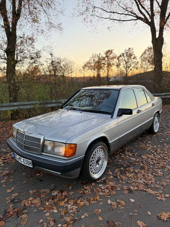 Gebraucht Mercedes 190 109 PS (80 kW) 1991 Silber Limousine