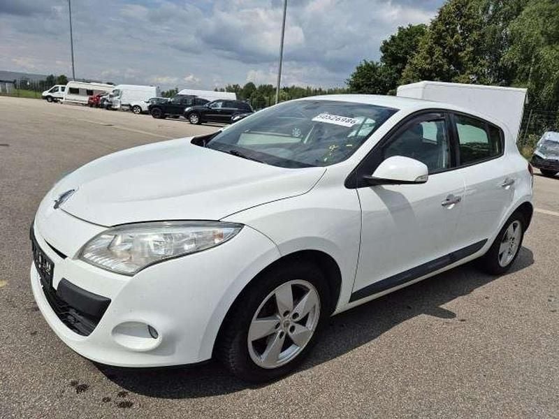 Weiß Gebraucht 2009 Renault Mégane III Dynamique Limousine | 1.890 € (Guter Preis) - Bild 1/4