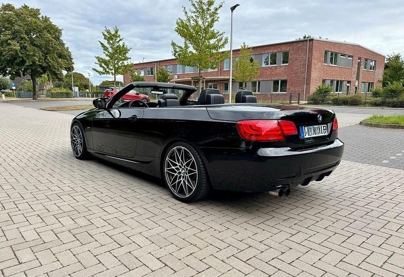 Gebraucht BMW 330 Cabriolet M Sport 272 PS (200 kW) 2011 Schwarz Cabrio
