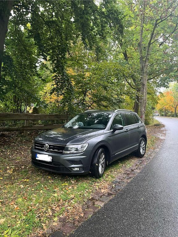 Grau Gebraucht 2020 VW Tiguan United SUV | 21.500 € (Fairer Preis) - Bild 1/4