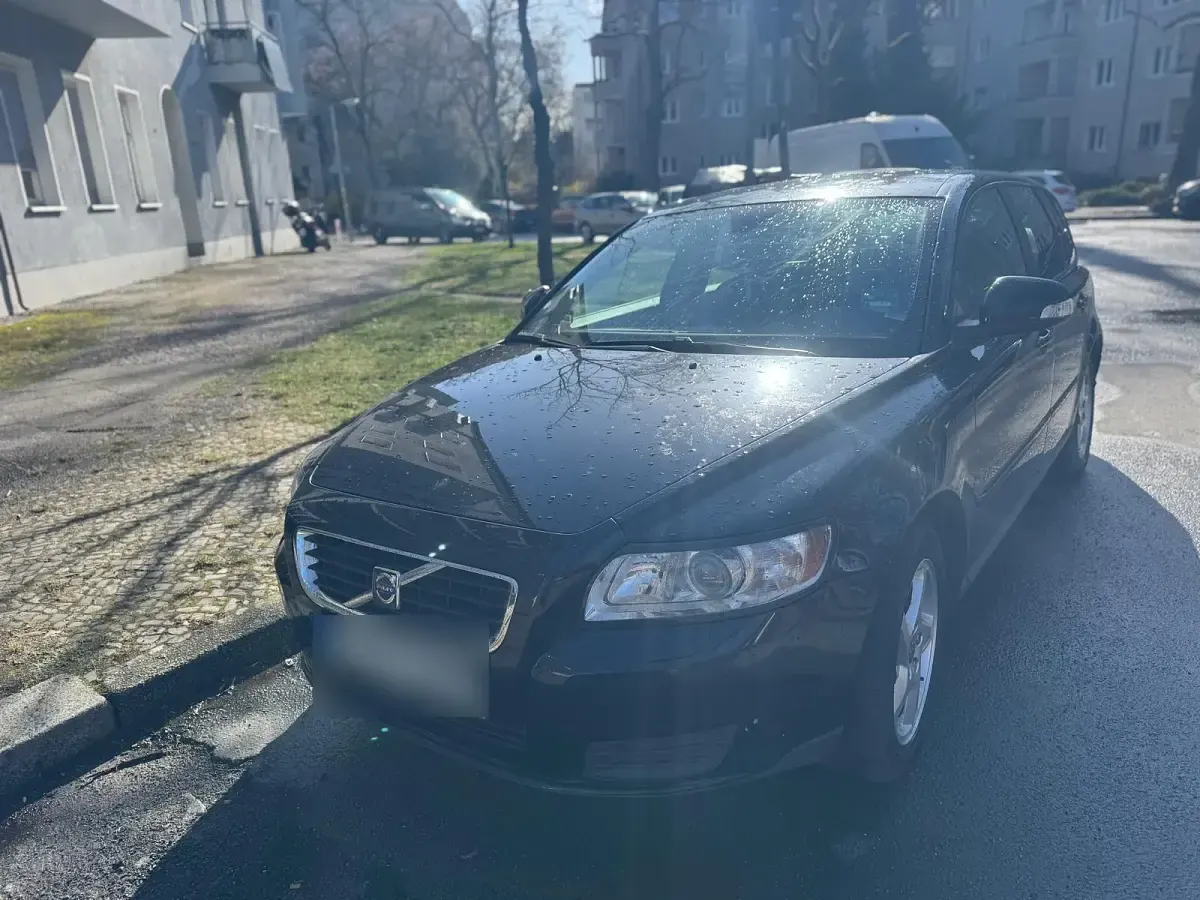 Second-hand Volvo V50 109 CP (80 kW) 2011 Negru Break