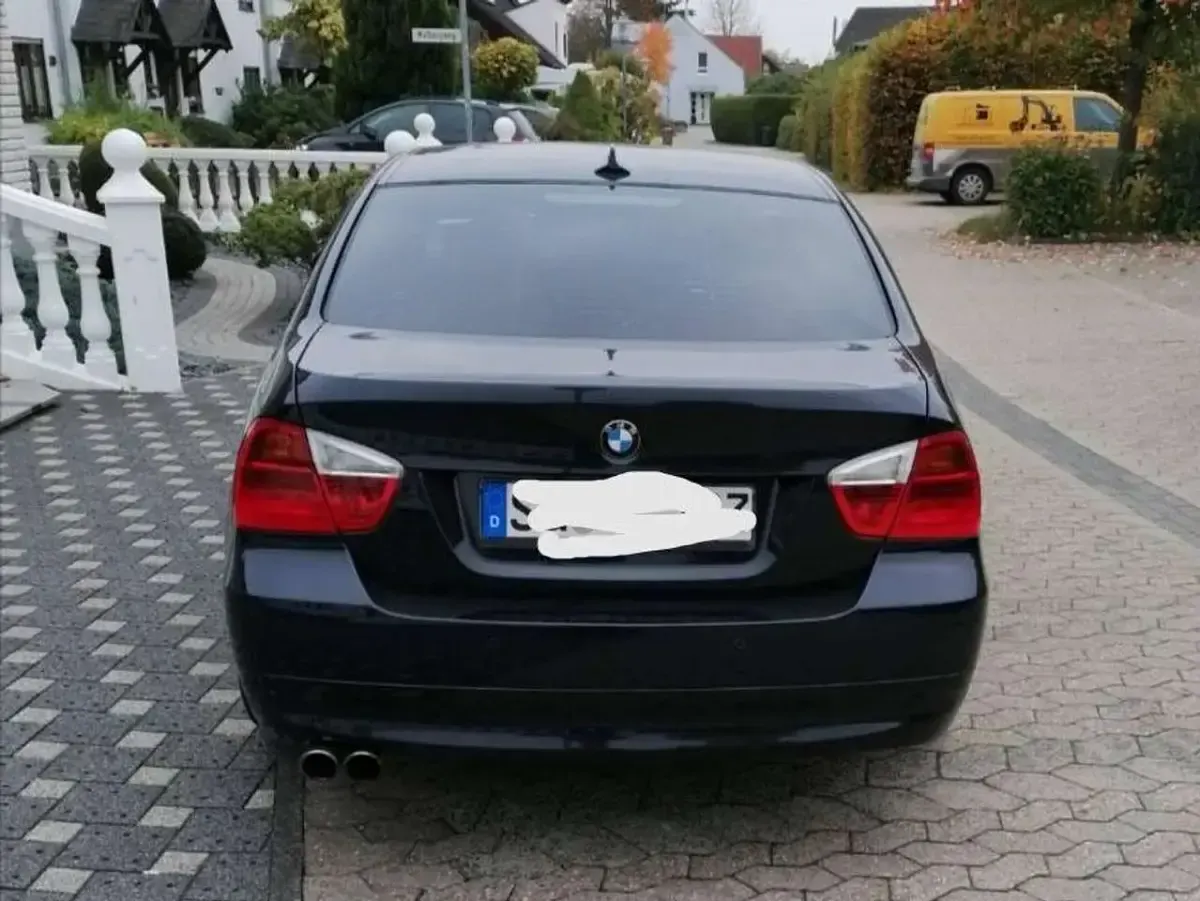 Gebraucht BMW 320 150 PS (110 kW) 2007 Blau Limousine