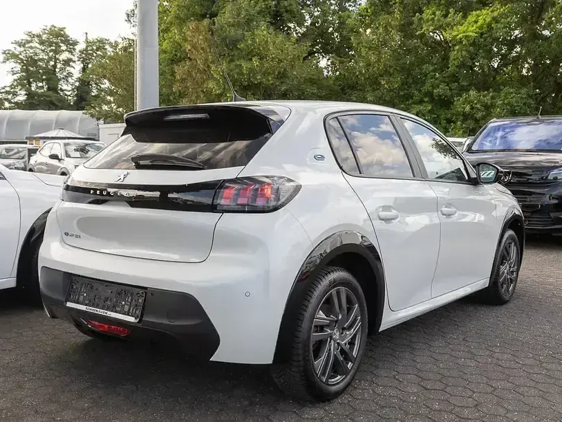 Gebraucht Peugeot e-208 Active 11 kW (15 PS) 2022 Weiss Kleinwagen