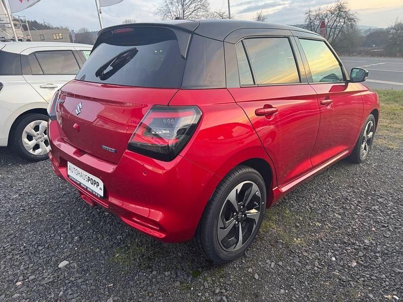 Neu Suzuki Swift Comfort+ 83 PS (61 kW) 2025 Rot Limousine