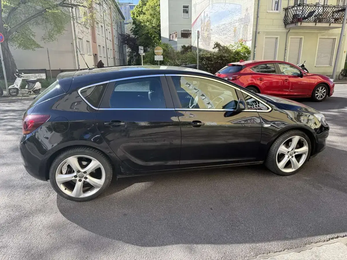 Gebraucht Opel Astra Sport 160 PS (117 kW) 2010 Schwarz Limousine