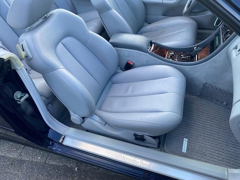 Gebraucht Mercedes CLK230 197 PS (144 kW) 2002 Blau Cabrio