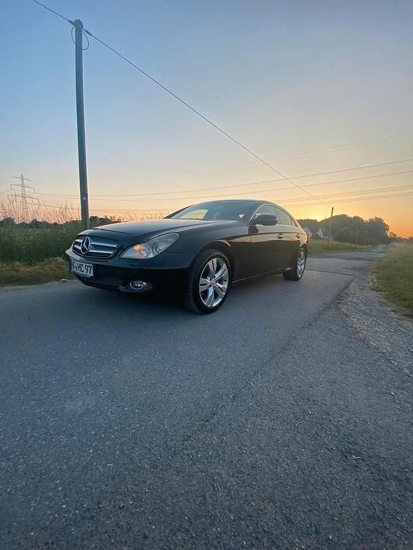 Schwarz Gebraucht 2008 Mercedes CLS320 Coupé | 7.399 € (Fairer Preis) - Bild 1/4