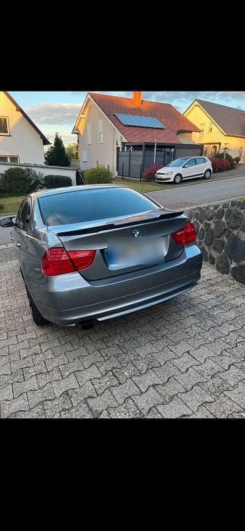 Second-hand BMW 318 143 CP (105 kW) 2011 Argintiu Berlinǎ