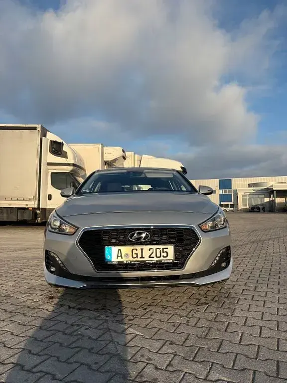 Gebraucht Hyundai i30 Select 99 PS (72 kW) 2020 Silber Limousine