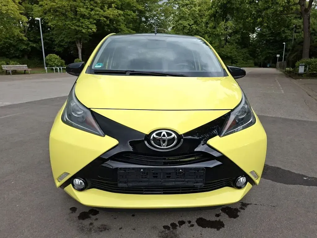 Gebraucht Toyota Aygo 69 PS (50 kW) 2016 Gelb Kleinwagen