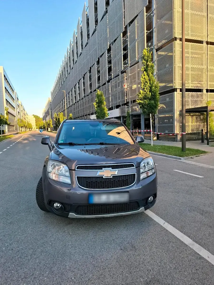 Gebraucht Chevrolet Orlando 163 PS (119 kW) 2013 Grau Van / Kleinbus