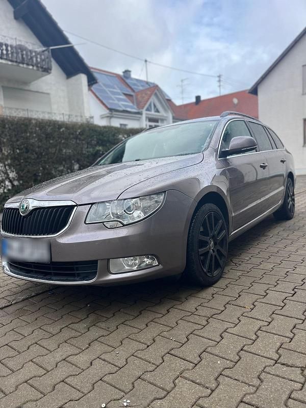 Gebraucht Skoda Superb 140 PS (102 kW) 2012 Violet Kombi