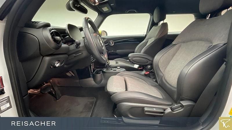 Gebraucht Mini Cooper SE Classic 135 kW (184 PS) 2023 Weiß Kleinwagen