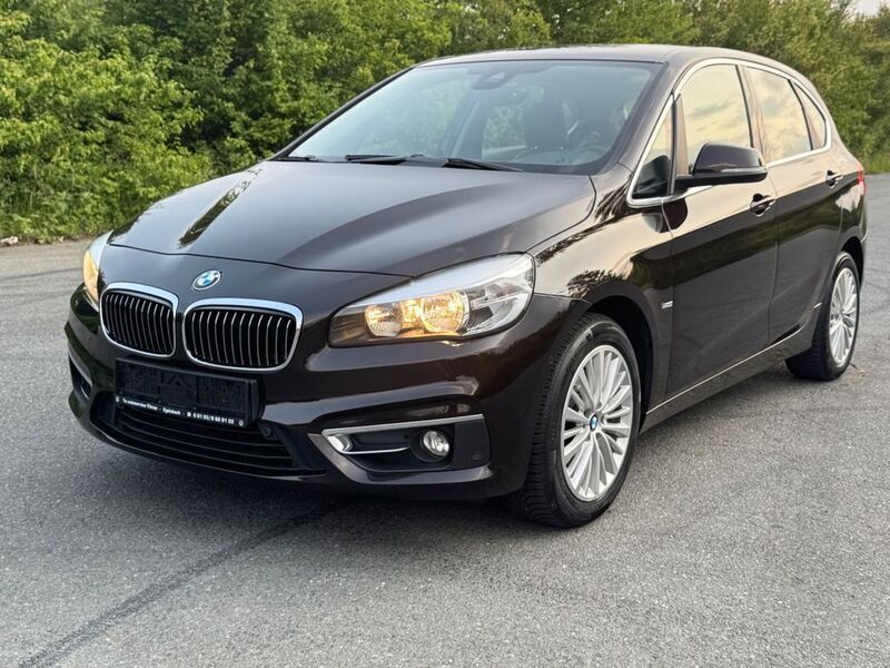 Braun Gebraucht 2016 BMW 218 Active Tourer Luxury Line Van / Kleinbus | 10.699 € (Guter Preis) - Bild 1/4