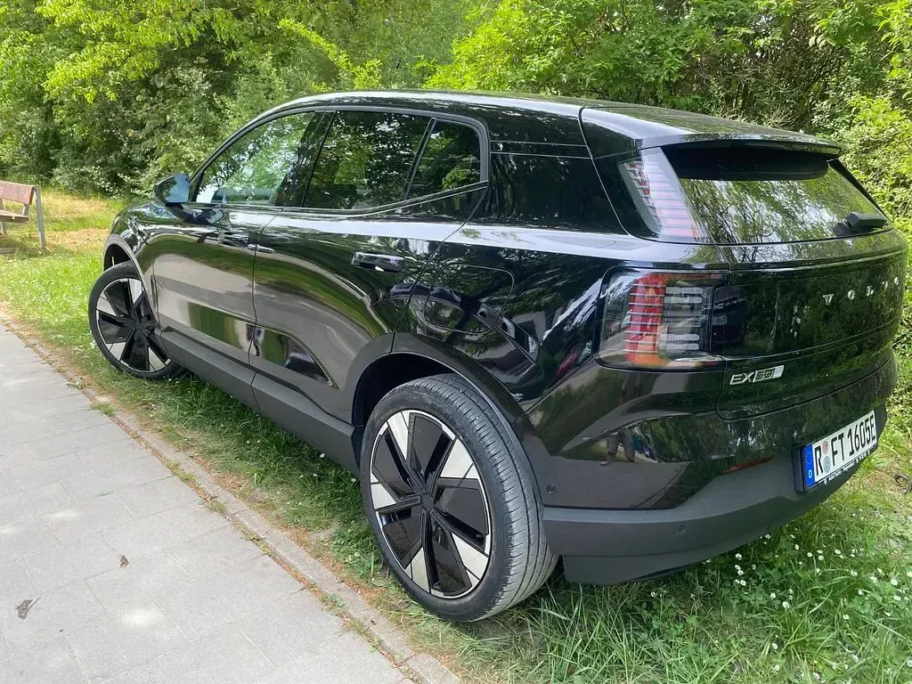 Gebraucht Volvo EX30 Ultra 200 kW (272 PS) 2026 Schwarz SUV
