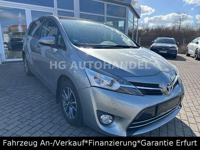 Gebraucht Toyota Verso Life 147 PS (108 kW) 2013 Grau Van / Kleinbus