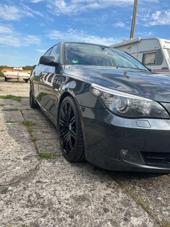 Grau Gebraucht 2007 BMW 540 Performance Limousine | 9.300 € (Guter Preis) - Bild 1/4