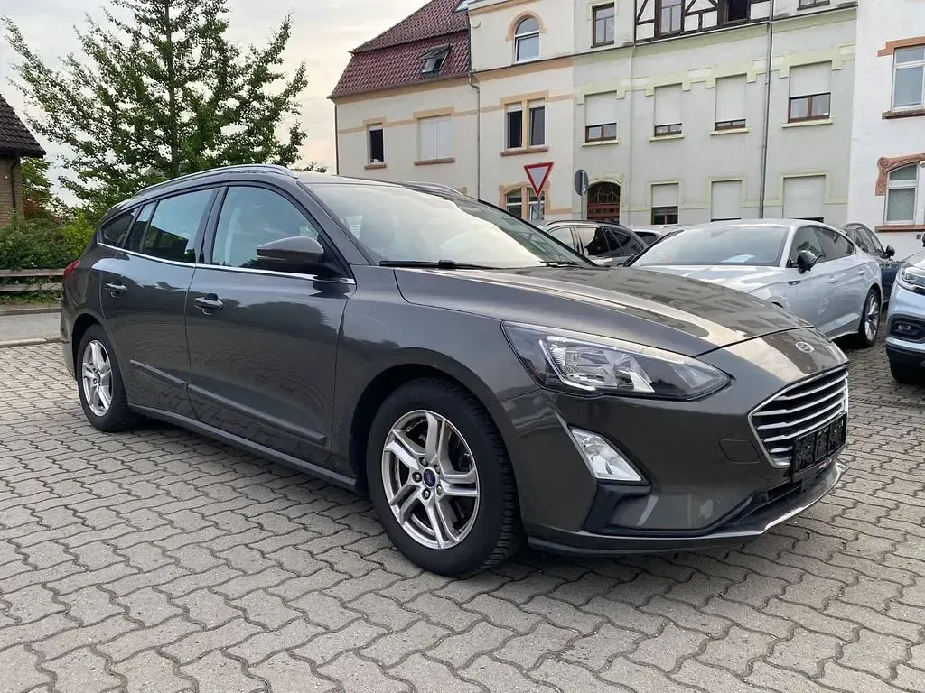 Gebraucht Ford Focus Cool & Connect 120 PS (88 kW) 2020 Grau Limousine