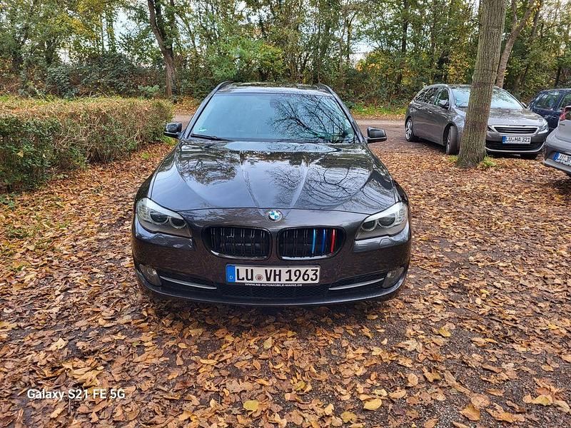 Grau Gebraucht 2012 BMW 520 Kombi | 8.400 € (Guter Preis) - Bild 1/4