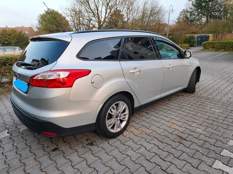 Gebraucht Ford Focus 105 PS (77 kW) 2011 Silber Kombi