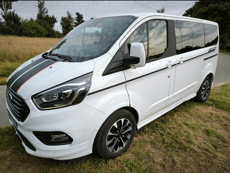 Weiß Gebraucht 2019 Ford Tourneo Custom Sport Van | 26.700 € (Etwas zu teuer) - Bild 1/4