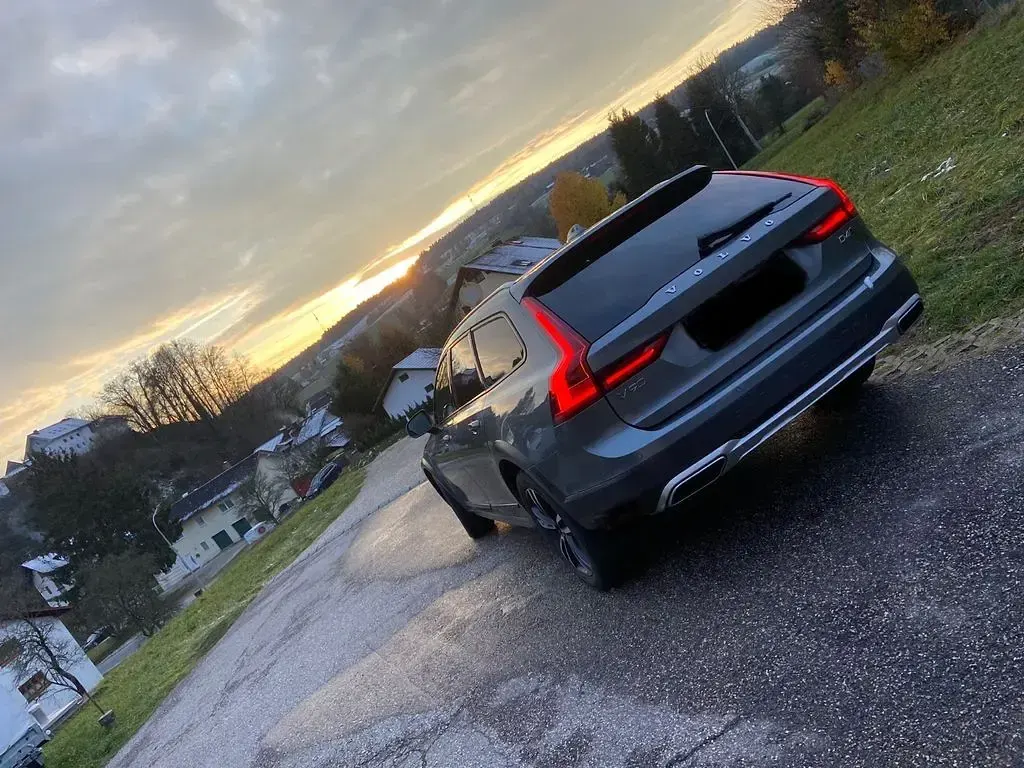 Gebraucht Volvo V90 CC Pro 190 PS (139 kW) 2017 Grau Kombi