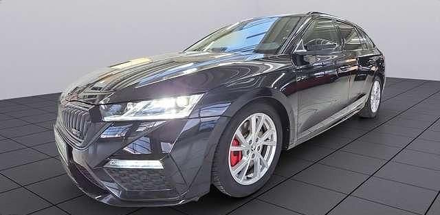 Schwarz metallic Gebraucht 2021 Skoda Octavia RS Kombi | 30.640 € - Bild 1/1