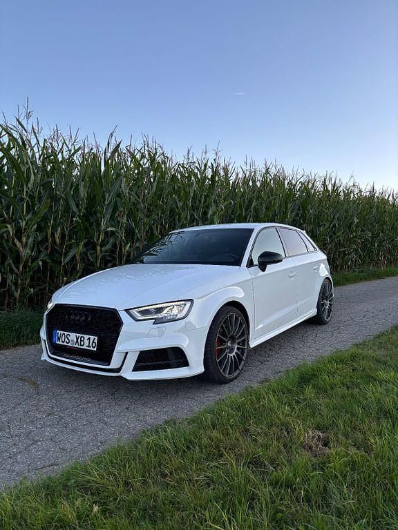 Weiß Gebraucht 2017 Audi S3 Ambiente Limousine | 25.100 € (Fairer Preis) - Bild 1/4