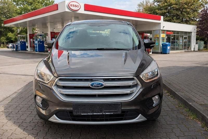 Gebraucht Ford Kuga Trend 120 PS (88 kW) 2017 Grau SUV