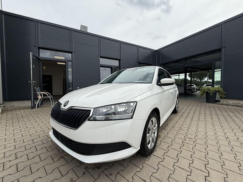 Weiß Gebraucht 2021 Skoda Fabia Ambition Kleinwagen | 12.890 € (Fairer Preis) - Bild 1/4