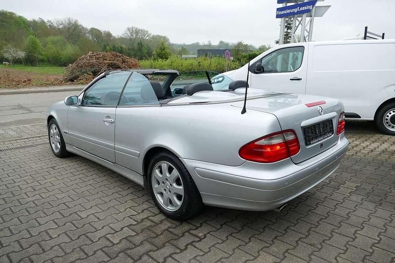 Gebraucht Mercedes 200 163 PS (119 kW) 2002 Brillantsilber metallic 744 Cabrio