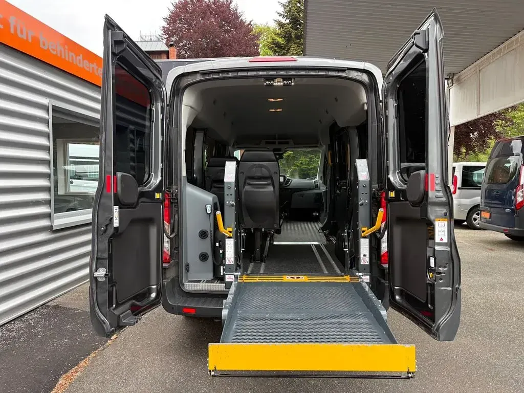 Gebraucht Ford Transit Trend 131 PS (96 kW) 2019 Grau Kombi