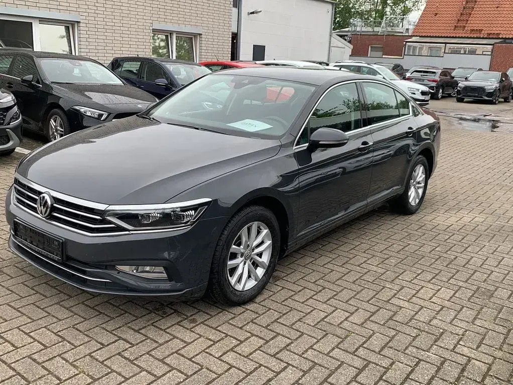 Gebraucht VW Passat 150 PS (110 kW) 2020 Grau Limousine