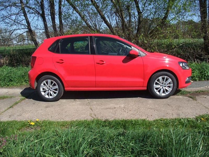 Gebraucht VW Polo Comfortline 90 PS (66 kW) 2015 Rot Limousine