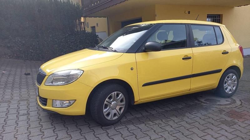 Gebraucht Skoda Fabia Active 69 PS (50 kW) 2012 Gelb Kleinwagen