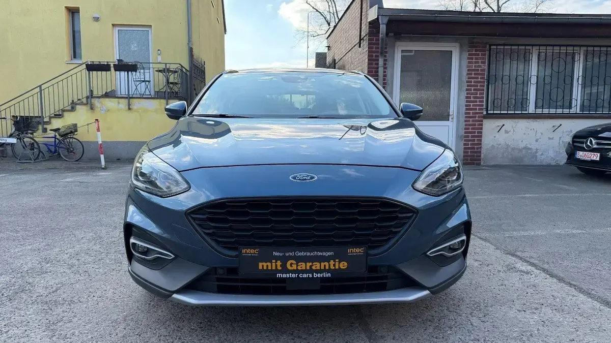Używany Ford Focus Active 120 KM (88 kW) 2020 Niebieski Sedan/Limuzyna
