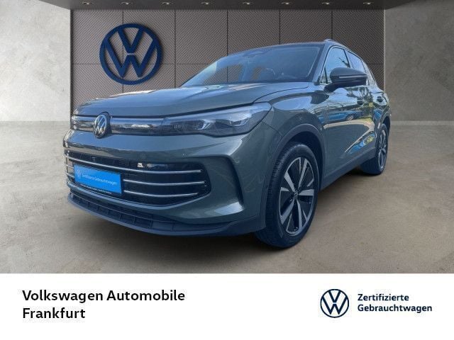 Cipressinogrün metallic Gebraucht 2024 VW Tiguan Elegance SUV | 38.980 € (Teuer) - Bild 1/4