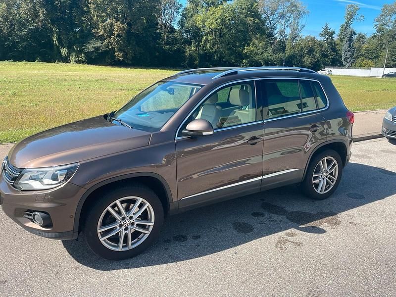 Braun Gebraucht 2015 VW Tiguan SUV | 11.700 € (Guter Preis) - Bild 1/4
