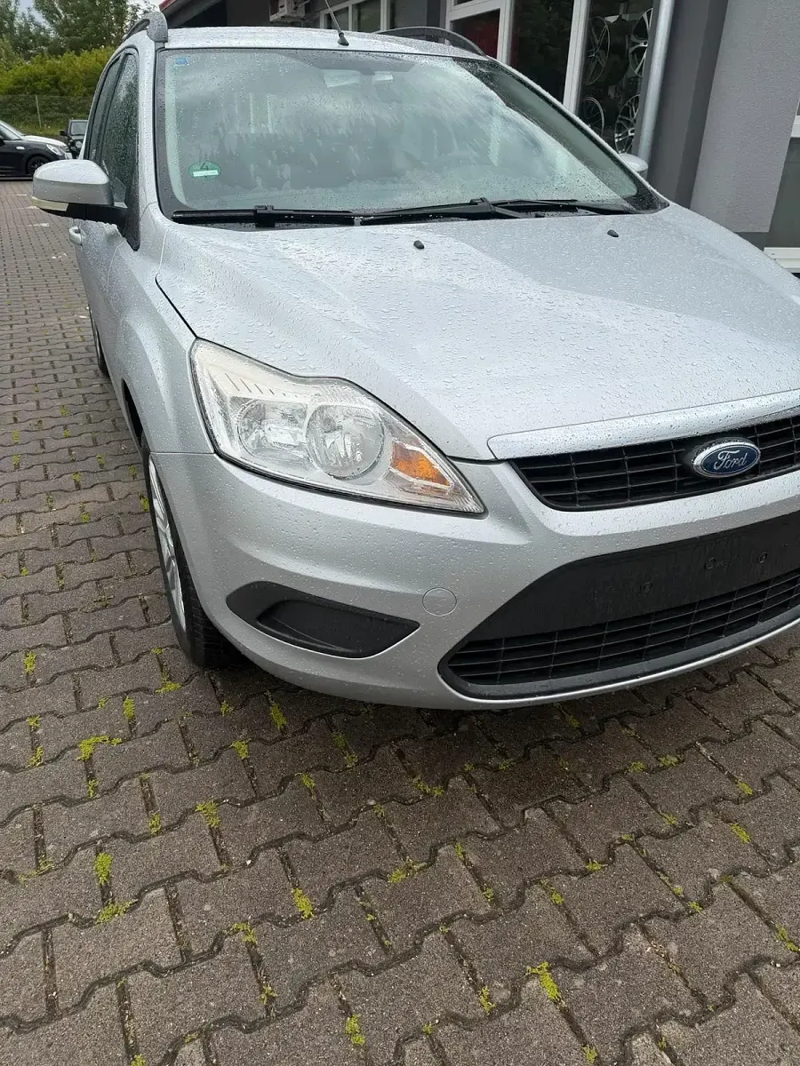 Gebraucht Ford Focus 101 PS (74 kW) 2010 Silber Kombi