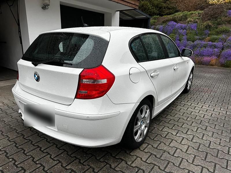 Gebraucht BMW 116 122 PS (89 kW) 2010 Weiß Kleinwagen