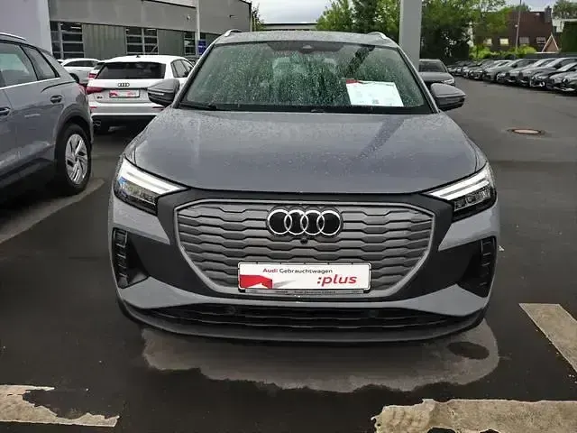Gebraucht Audi Q4 e-tron Comfort 144 kW (197 PS) 2023 Kieselgrau SUV