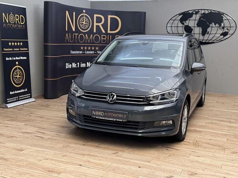 Grau Gebraucht 2022 VW Touran Van / Kleinbus | 24.900 € (Guter Preis) - Bild 1/3