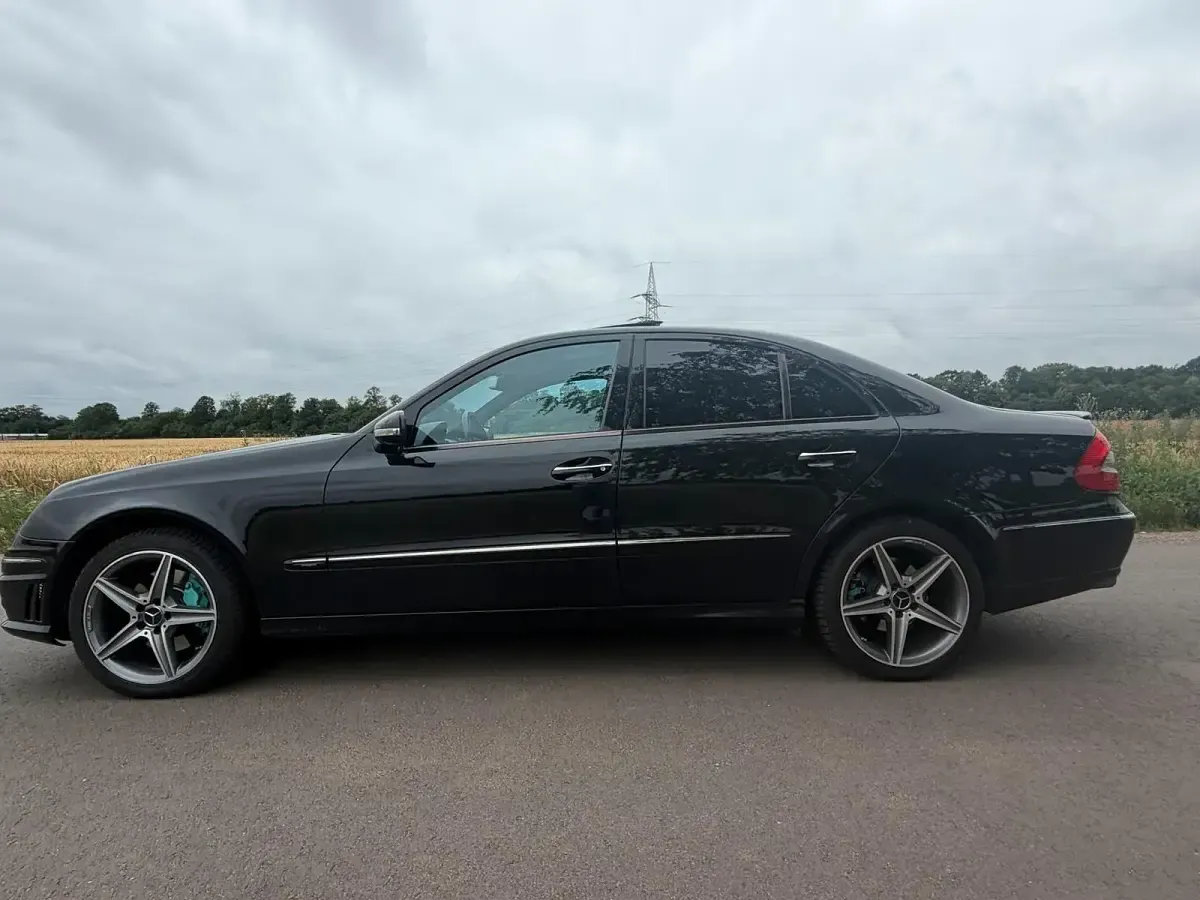 Gebraucht Mercedes E320 Avantgarde 224 PS (164 kW) 2006 Schwarz Limousine