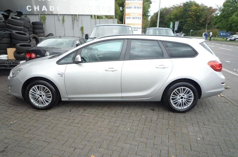 Gebraucht Opel Astra 125 PS (91 kW) 2012 Argon silber/ice silver (m2) Kombi