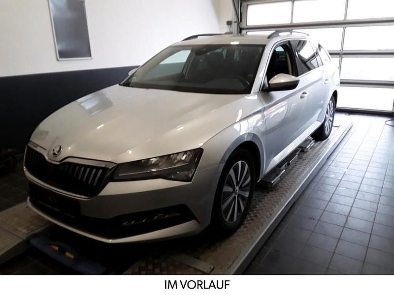 Silber Gebraucht 2022 Skoda Superb Kombi | 21.990 € (Guter Preis) - Bild 1/4