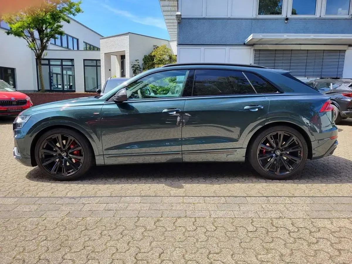 Gebraucht Audi Q8 Competition 286 PS (210 kW) 2023 Camouflage grün individuallac SUV