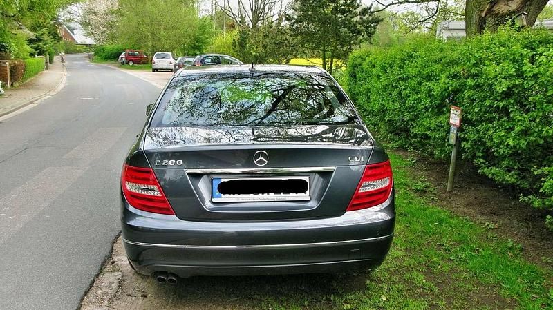Gebraucht Mercedes C200 136 PS (100 kW) 2013 Grau Limousine
