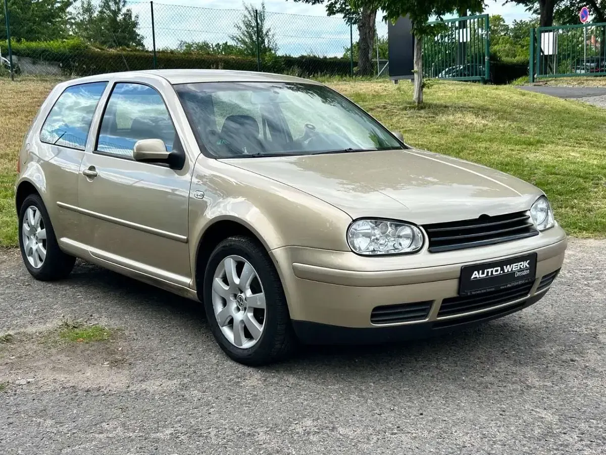 Gebraucht VW Golf IV Pacific 75 PS (55 kW) 2003 Gold Limousine