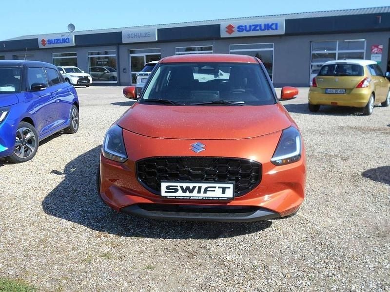 Neu Suzuki Swift Comfort+ 83 PS (61 kW) 2026 Flame orange pearl Kleinwagen